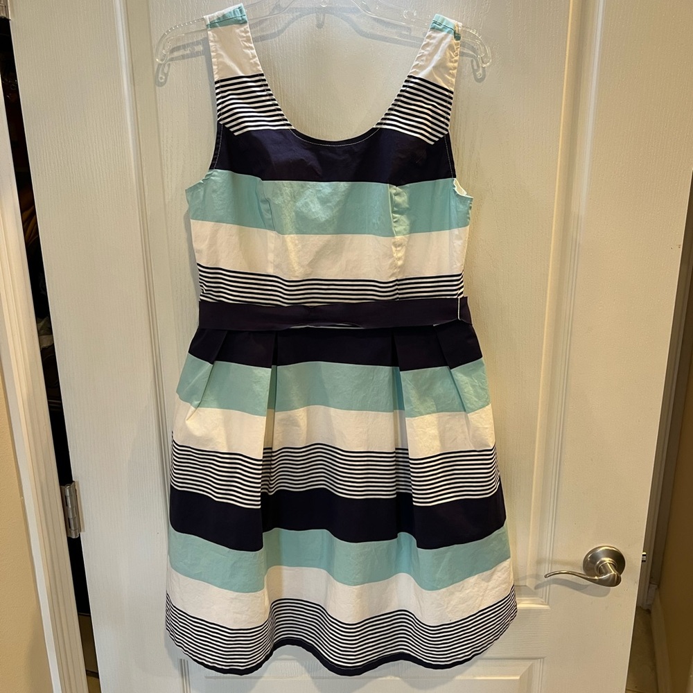 41Hawthorn striped dress with pockets. Size large